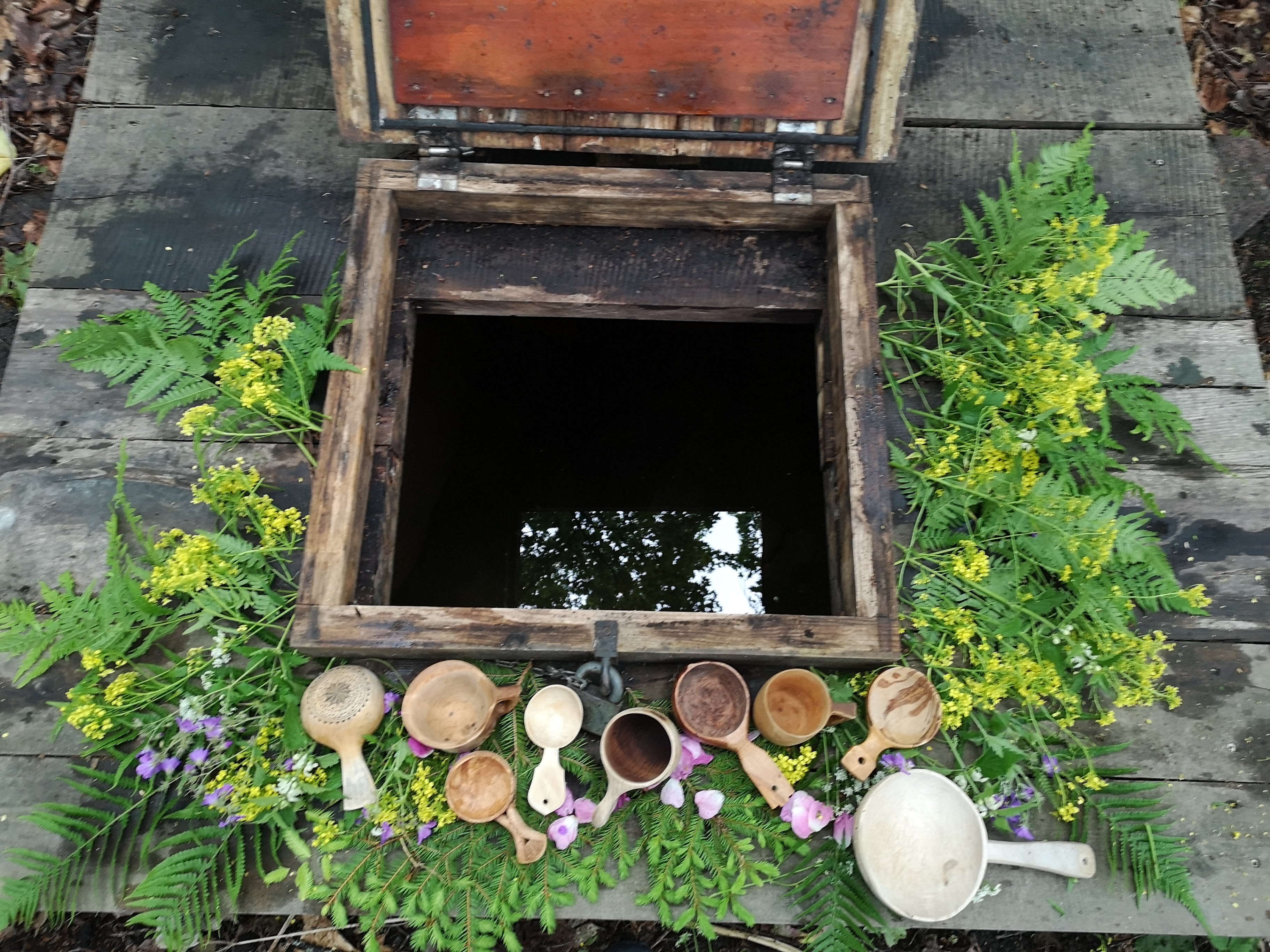 Källan är öppen med underbart gott vatten