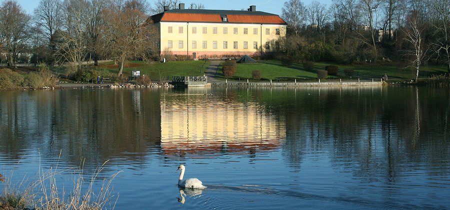 Edsbergs slott sett från Edsviken.