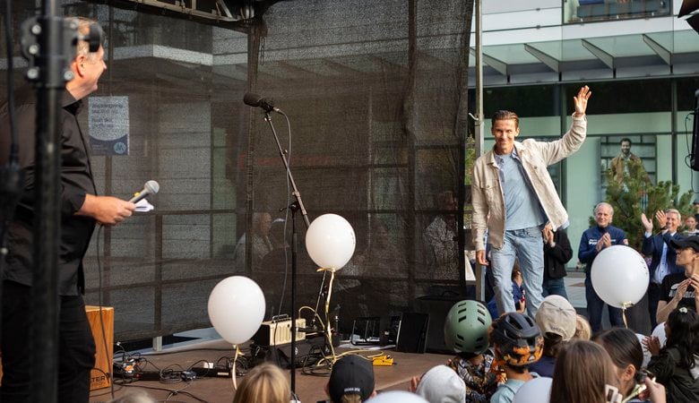 Andreas kommer upp p&aring; scenen