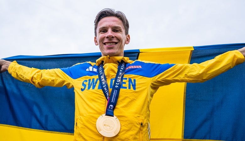 260816 Andreas Almgren of Sweden celebrates with his silver medal during day 7 of the 2026 European Athletics Championships on August 16, 2026 in Birmingham. Photo: Mathias Bergeld / BILDBYRÅN / kod MB / MT1072