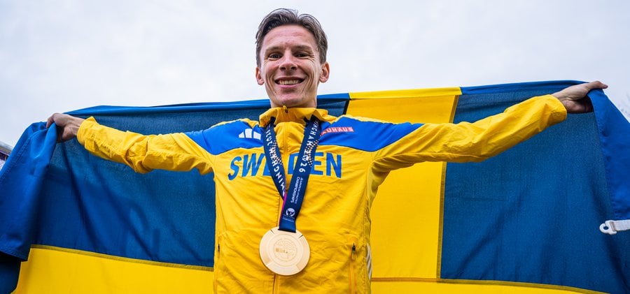 260816 Andreas Almgren of Sweden celebrates with his silver medal during day 7 of the 2026 European Athletics Championships on August 16, 2026 in Birmingham. Photo: Mathias Bergeld / BILDBYRÅN / kod MB / MT1072