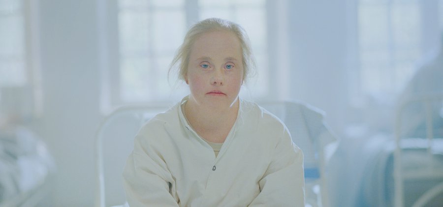 Porträtt Ida i sovsalen