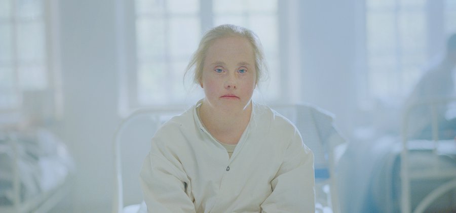 Porträtt Ida i sovsalen