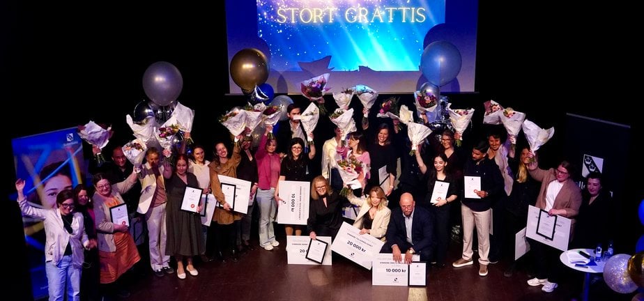 Grupp med människor på scen