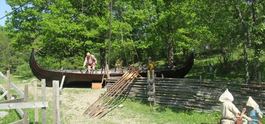 Vikingabåt på Järvafältet