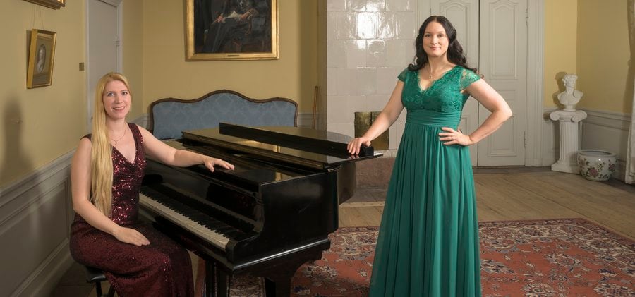 Elin Rise och Stéphanie Franke