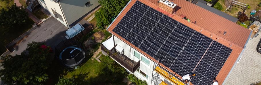 Montering av solceller på villatak