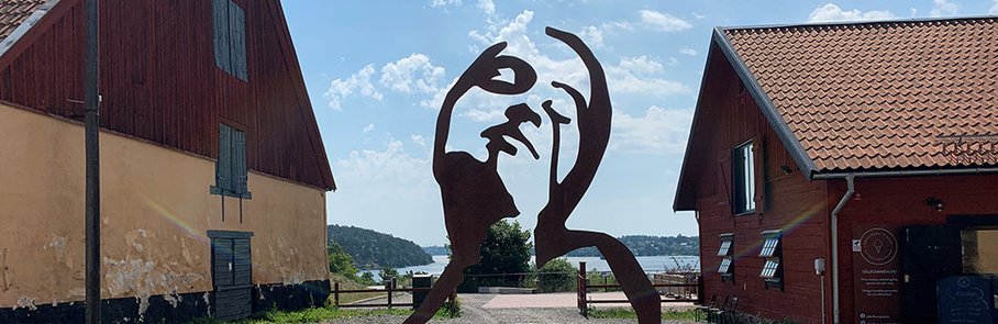 Konstverk utanför Stallbacken