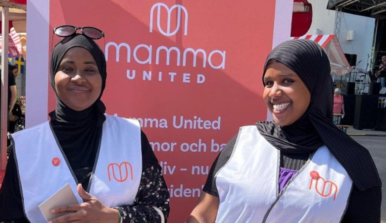 Bild på två kvinnor från Mamma United