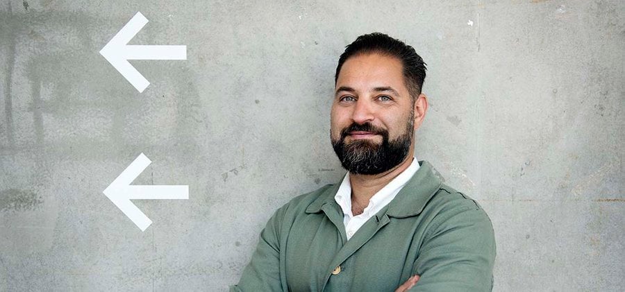 Porträtt av docenten Nazem Tahvilzadeh.