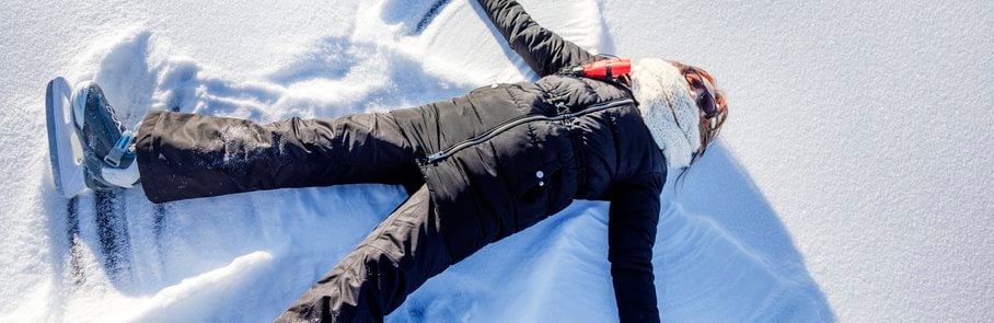 Flicka för snöängel