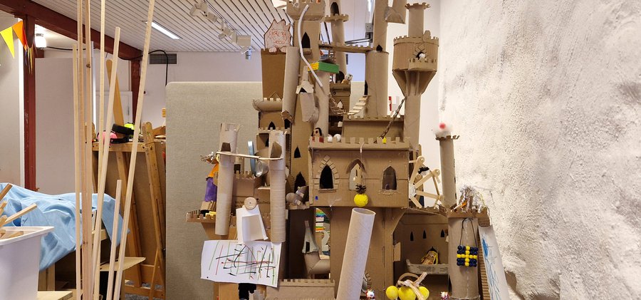 Modell av slott på Skaparverkstan.