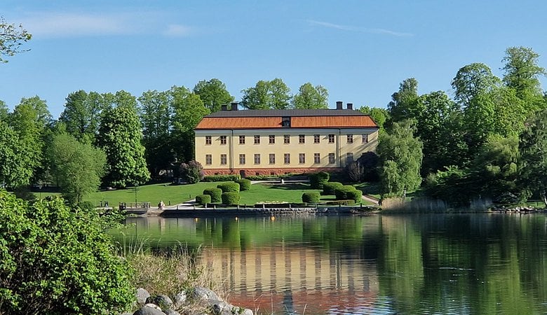 Edsbergs slott sett från Edsviken.