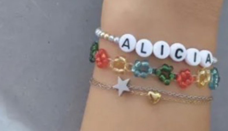 Arm med flera armband